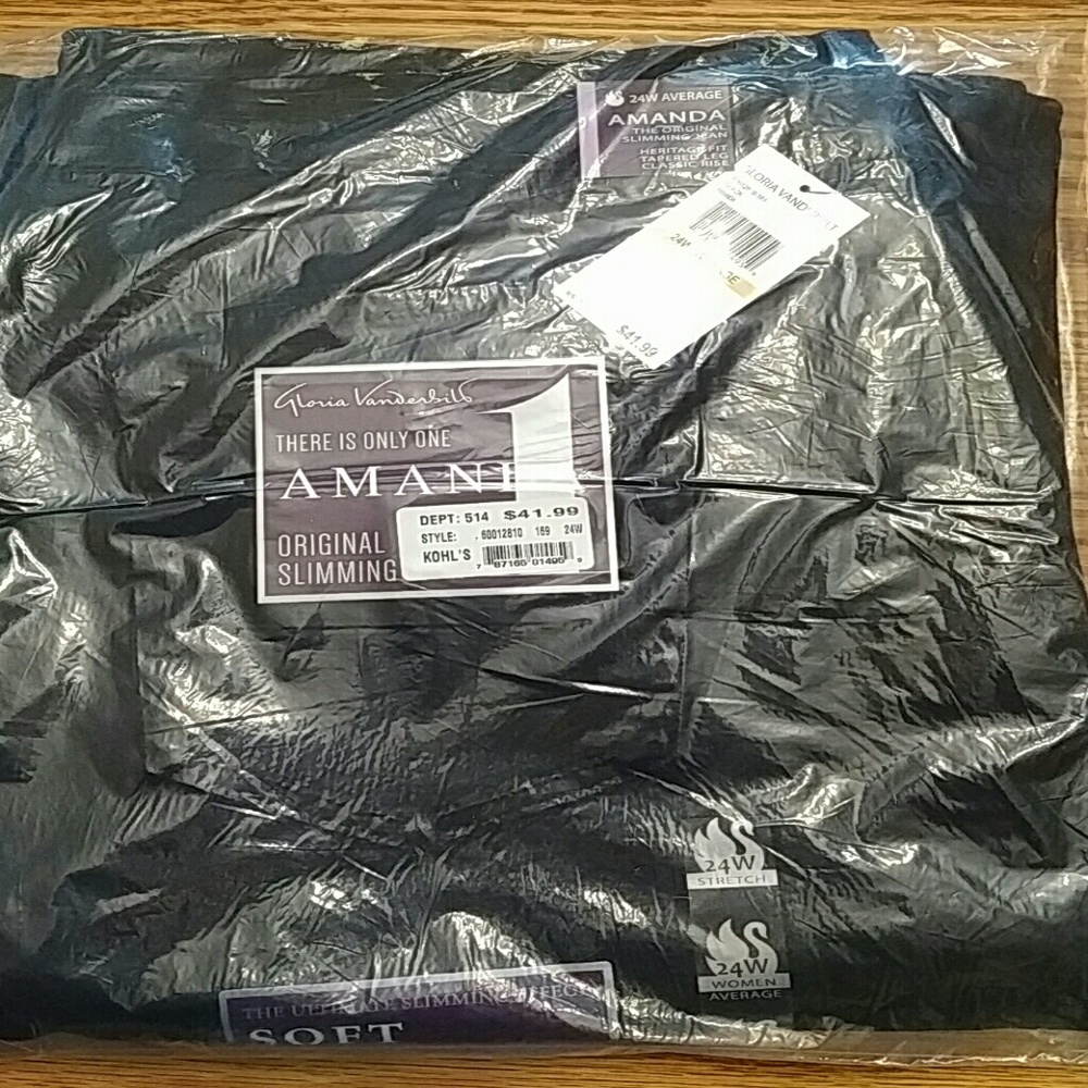 Gloria Vanderbilt Black 24W NWT